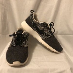 Nike Roshe One Winter Grey Festive Sneakers